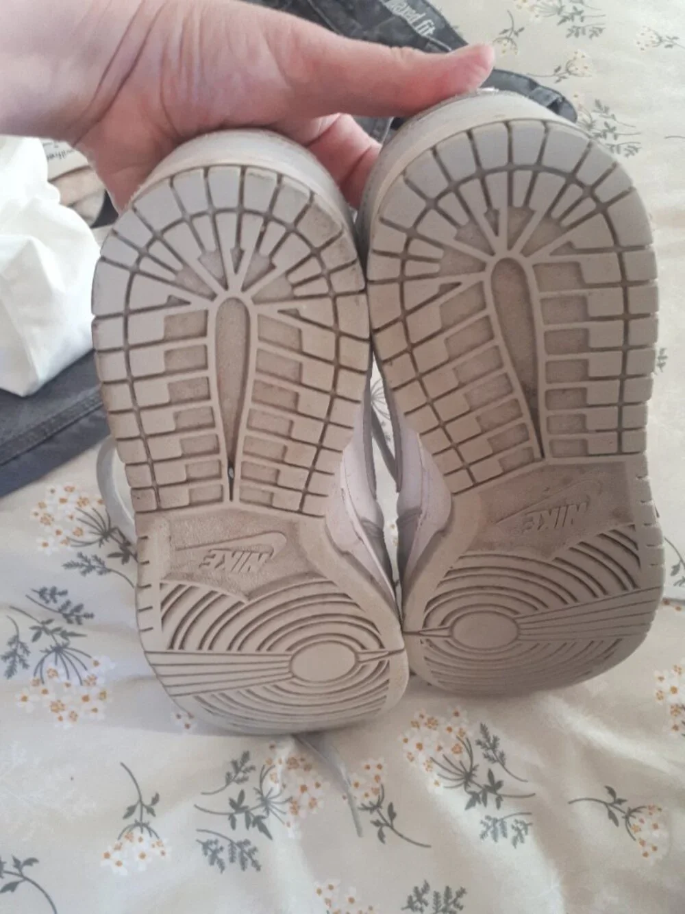 Nike sneakers size 8 - Picture 4 of 4